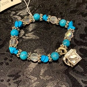Stretchy charm box bracelet